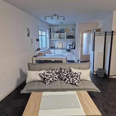Souterrain-Wohnung Mit Kostenlosem Stellplatz ไลป์ซิก ภายนอก รูปภาพ