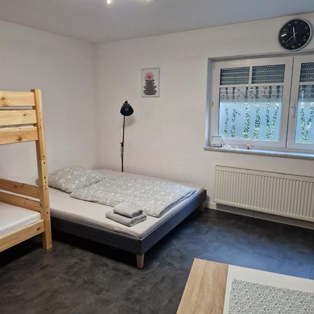 Souterrain-Wohnung Mit Kostenlosem Stellplatz ไลป์ซิก ภายนอก รูปภาพ