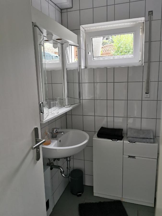 Souterrain-Wohnung Mit Kostenlosem Stellplatz ไลป์ซิก ภายนอก รูปภาพ