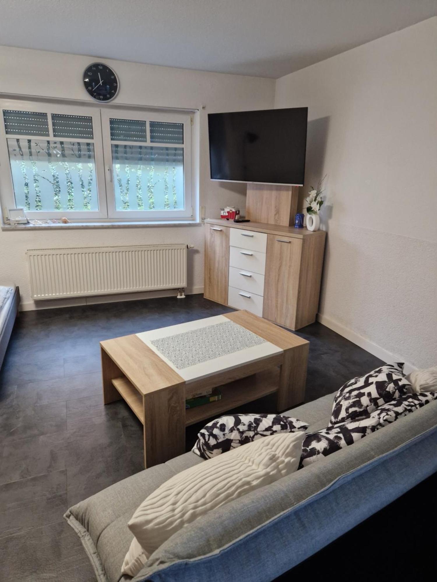 Souterrain-Wohnung Mit Kostenlosem Stellplatz ไลป์ซิก ภายนอก รูปภาพ